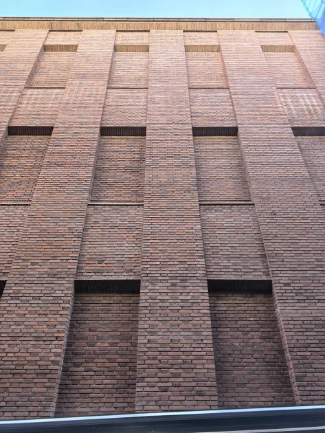 Стильный камерафон, который не боится дождя и падений: обзор HUAWEI Mate 80 Pro