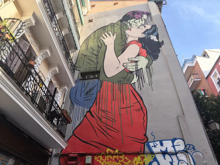 Стильный камерафон, который не боится дождя и падений: обзор HUAWEI Mate 80 Pro