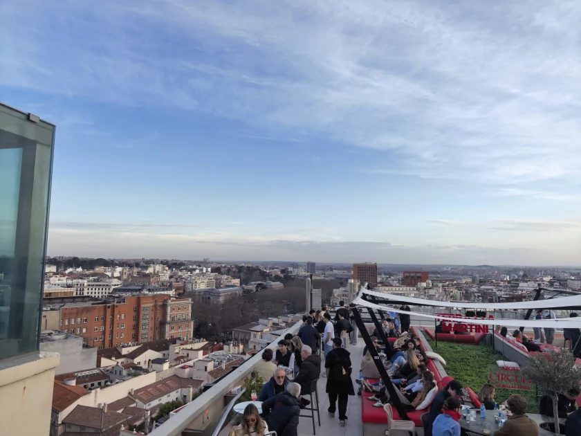 Стильный камерафон, который не боится дождя и падений: обзор HUAWEI Mate 80 Pro