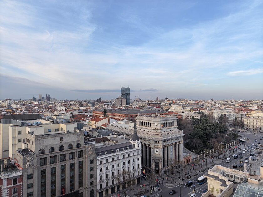 Стильный камерафон, который не боится дождя и падений: обзор HUAWEI Mate 80 Pro