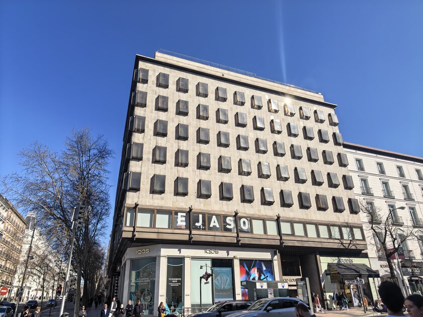 Стильный камерафон, который не боится дождя и падений: обзор HUAWEI Mate 80 Pro