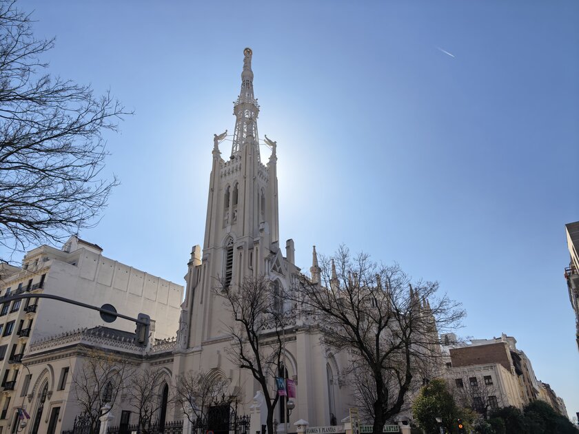 Стильный камерафон, который не боится дождя и падений: обзор HUAWEI Mate 80 Pro