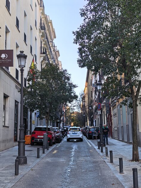 Стильный камерафон, который не боится дождя и падений: обзор HUAWEI Mate 80 Pro