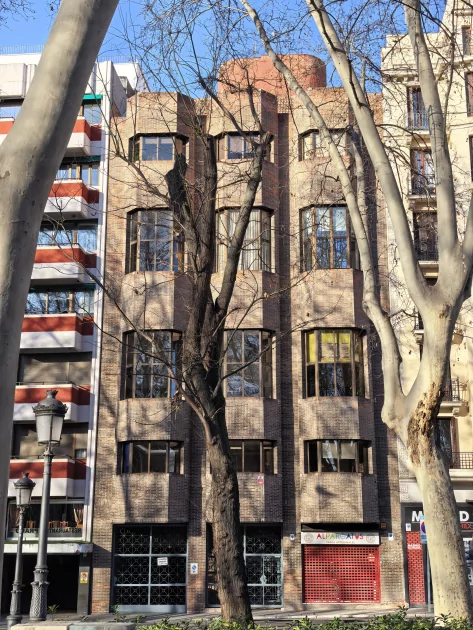 Стильный камерафон, который не боится дождя и падений: обзор HUAWEI Mate 80 Pro