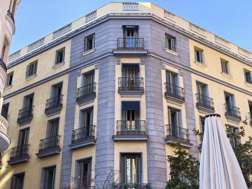 Стильный камерафон, который не боится дождя и падений: обзор HUAWEI Mate 80 Pro