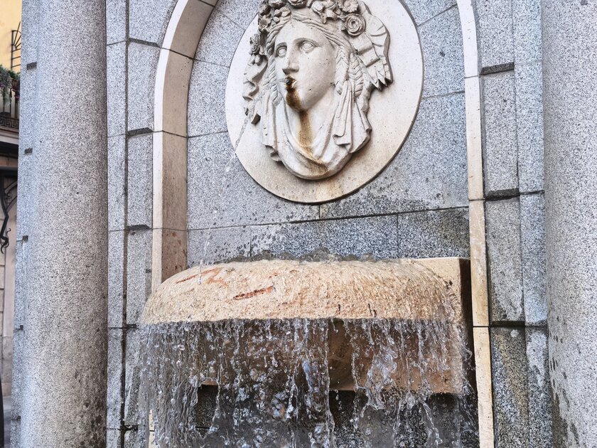 Стильный камерафон, который не боится дождя и падений: обзор HUAWEI Mate 80 Pro