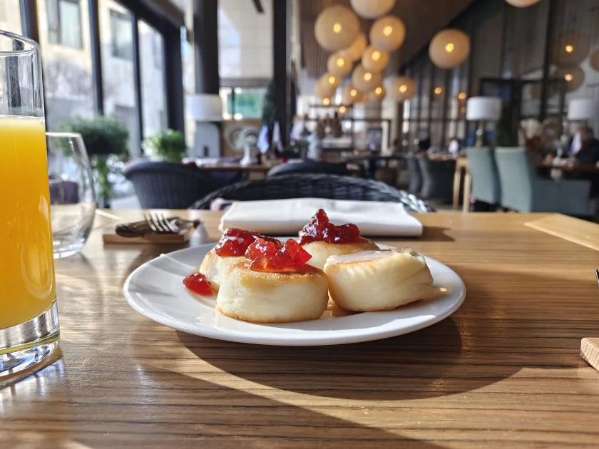 Единственный в своем роде? Обзор realme 16 Pro+ с оптическим зумом и батареей на 7000 мАч