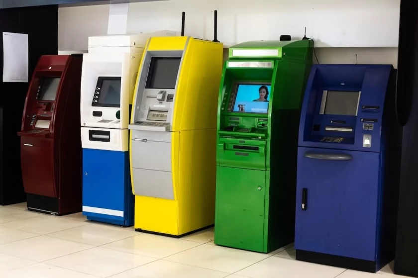 В России создадут сеть «белых банкоматов»: чем они отличаются от обычных