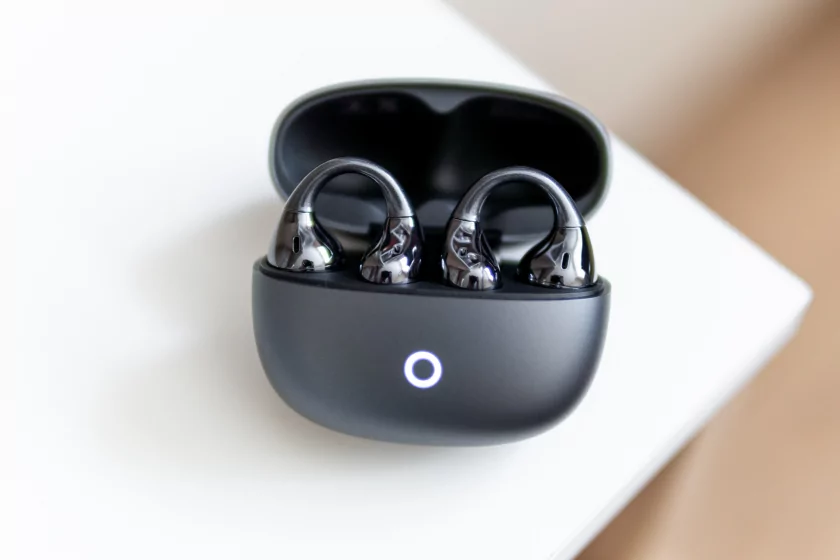 Наушники, которые не нужно вставлять в уши: обзор клипс realme Buds Clip