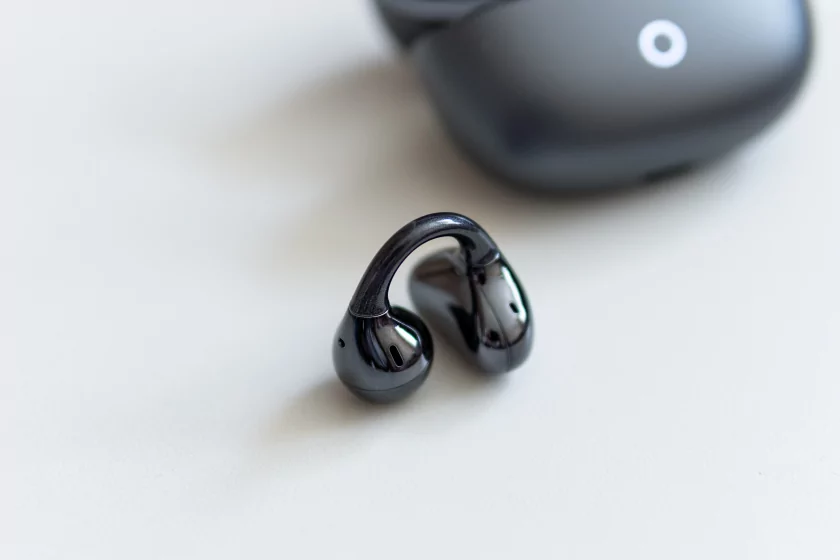 Наушники, которые не нужно вставлять в уши: обзор клипс realme Buds Clip — Дизайн и эргономика. 1
