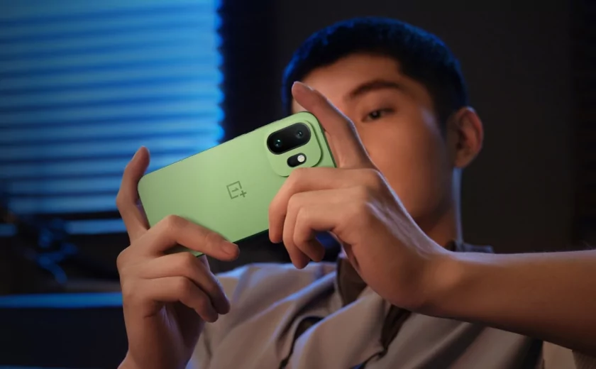 Флагман OnePlus 15T получил кремний-углеродную батарею 7500 мА·ч и полную защиту от воды