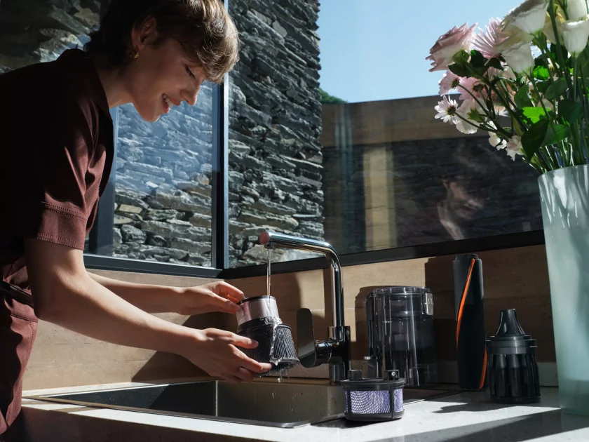 Без пыли у плинтусов: пылесос TROUVER G70 Detect с сенсором пыли и выдвижной щёткой появился в РФ