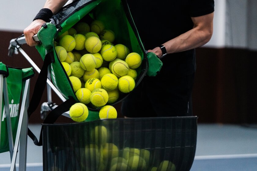 HONOR Pad X8b расстреляли из теннисной пушки: планшет выдержал испытание