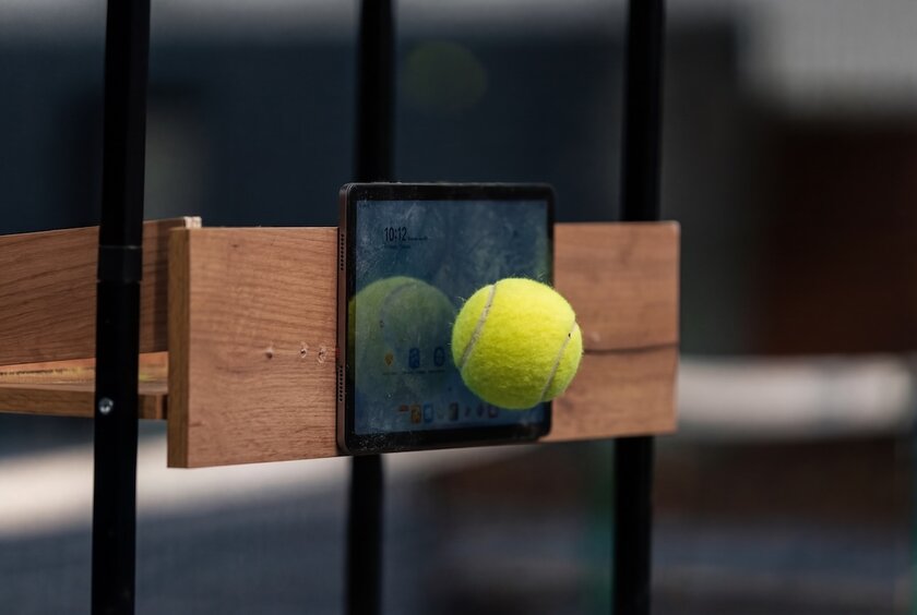 HONOR Pad X8b расстреляли из теннисной пушки: планшет выдержал испытание