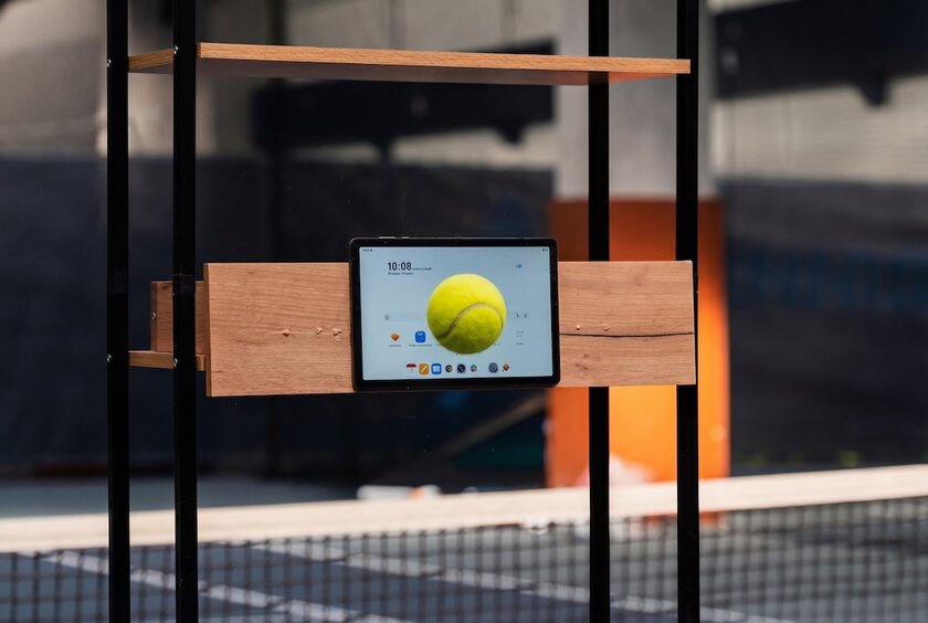 HONOR Pad X8b расстреляли из теннисной пушки: планшет выдержал испытание