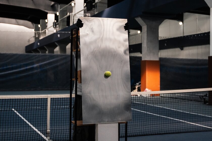 HONOR Pad X8b расстреляли из теннисной пушки: планшет выдержал испытание