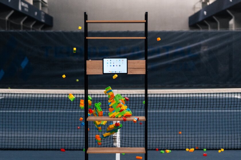 HONOR Pad X8b расстреляли из теннисной пушки: планшет выдержал испытание