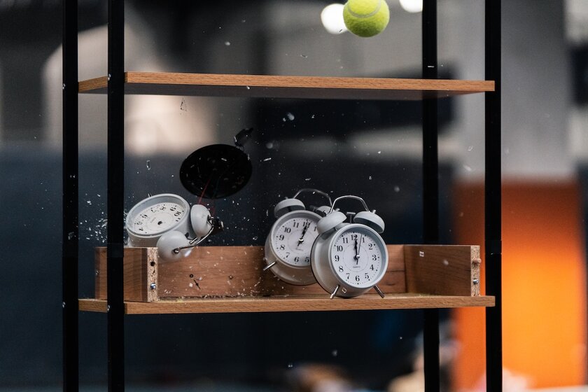 HONOR Pad X8b расстреляли из теннисной пушки: планшет выдержал испытание