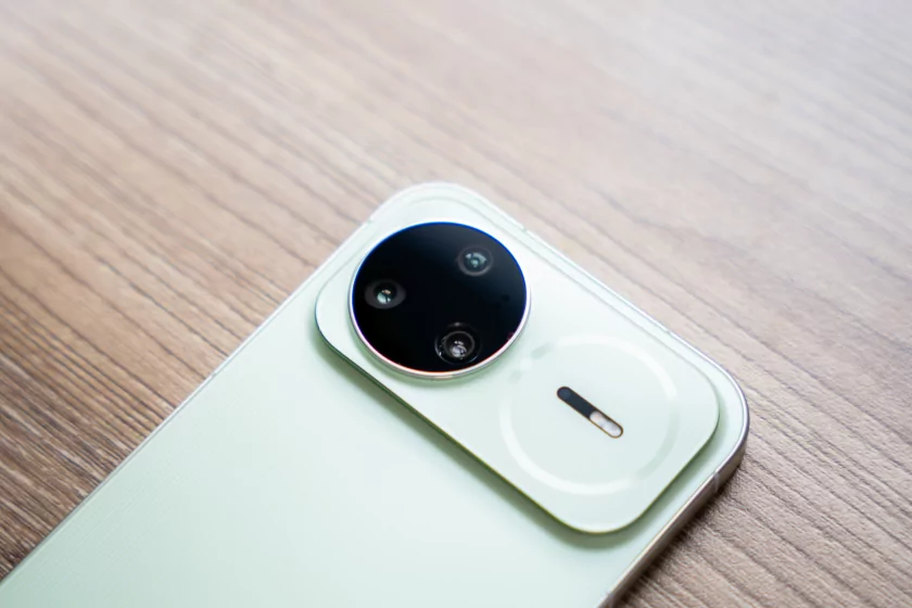 Молодежный предфлагман: обзор HUAWEI nova 15 Pro. Стоит ли он своих денег? — Дизайн. 3