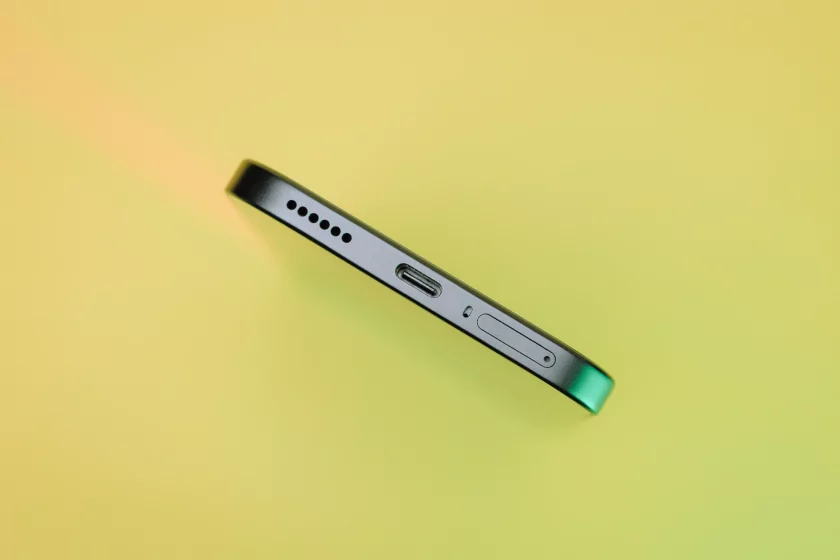 Искал подвох, но не нашел: обзор TECNO CAMON 50 — Дизайн. 5