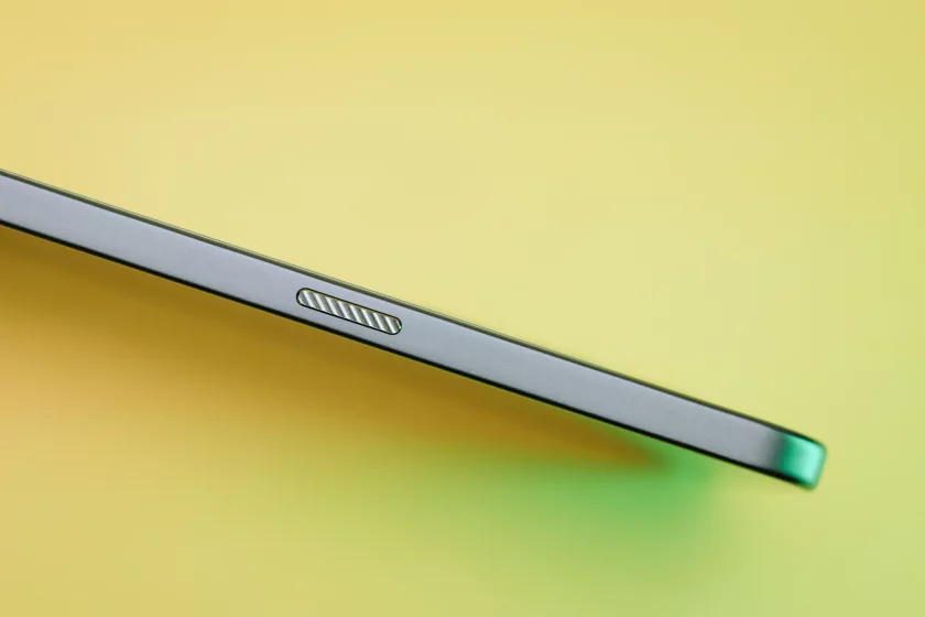 Искал подвох, но не нашел: обзор TECNO CAMON 50 — Дизайн. 6