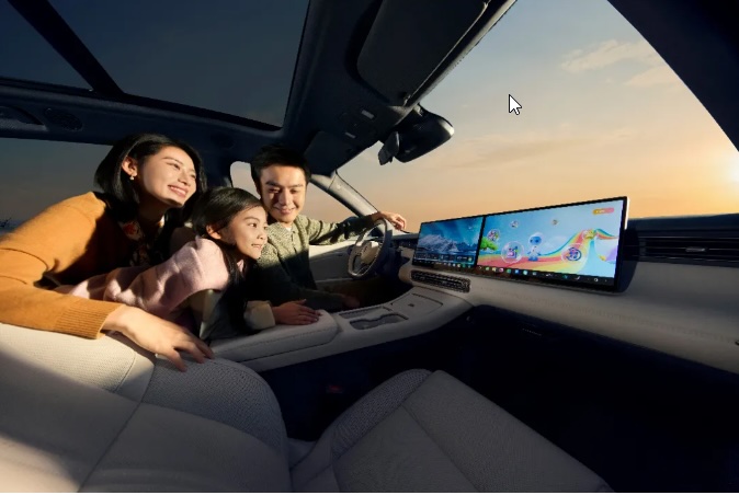 Кроссовер HONGQI HS6 PHEV оснастили большой языковой моделью Qianwen: что умеет