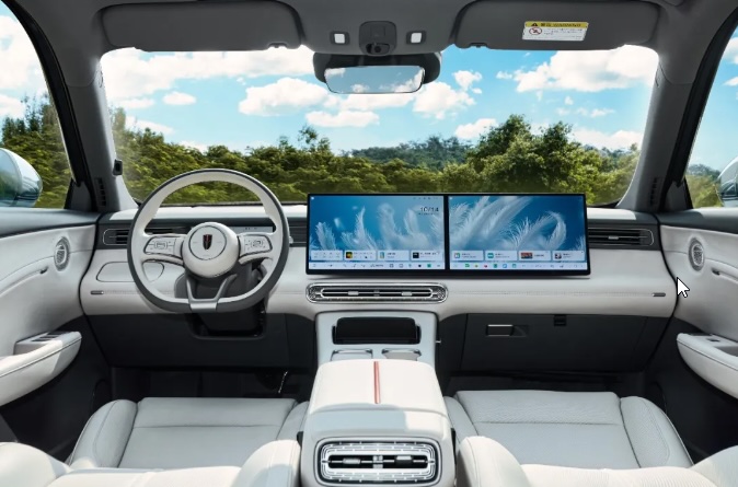 Кроссовер HONGQI HS6 PHEV оснастили большой языковой моделью Qianwen: что умеет