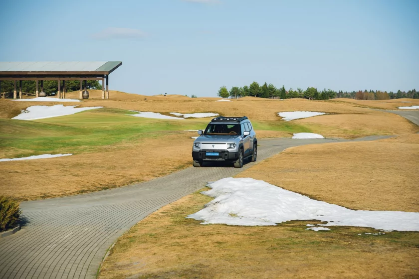 Выглядит как суровый джип, а разгоняется за 6,3 секунды: знакомимся с новым гибридом Deepal G318 — Знакомство. 1