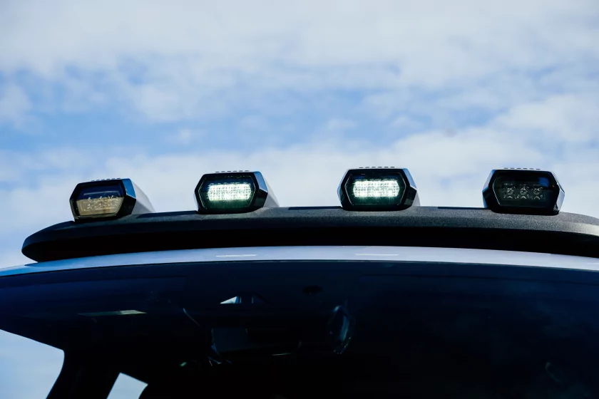 Выглядит как суровый джип, а разгоняется за 6,3 секунды: знакомимся с новым гибридом Deepal G318 — Знакомство. 6