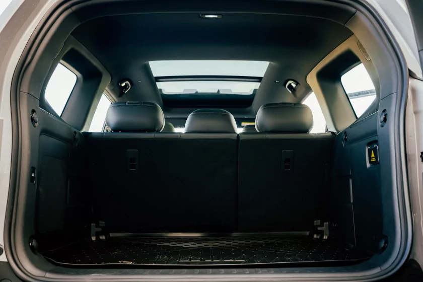 Выглядит как суровый джип, а разгоняется за 6,3 секунды: знакомимся с новым гибридом Deepal G318 — Знакомство. 7