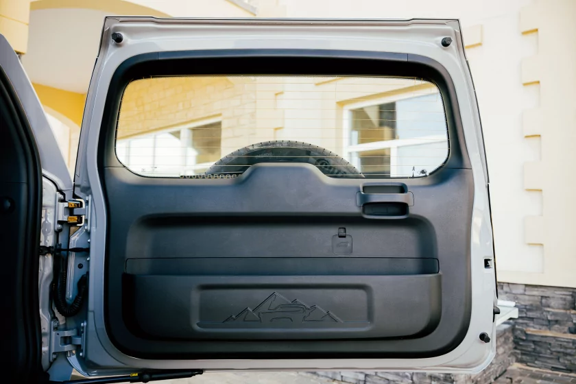 Выглядит как суровый джип, а разгоняется за 6,3 секунды: знакомимся с новым гибридом Deepal G318 — Знакомство. 8