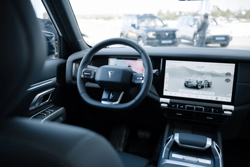 Выглядит как суровый джип, а разгоняется за 6,3 секунды: знакомимся с новым гибридом Deepal G318 — Знакомство. 12