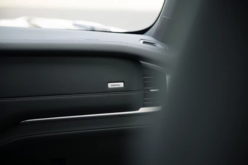 Выглядит как суровый джип, а разгоняется за 6,3 секунды: знакомимся с новым гибридом Deepal G318 — Знакомство. 15