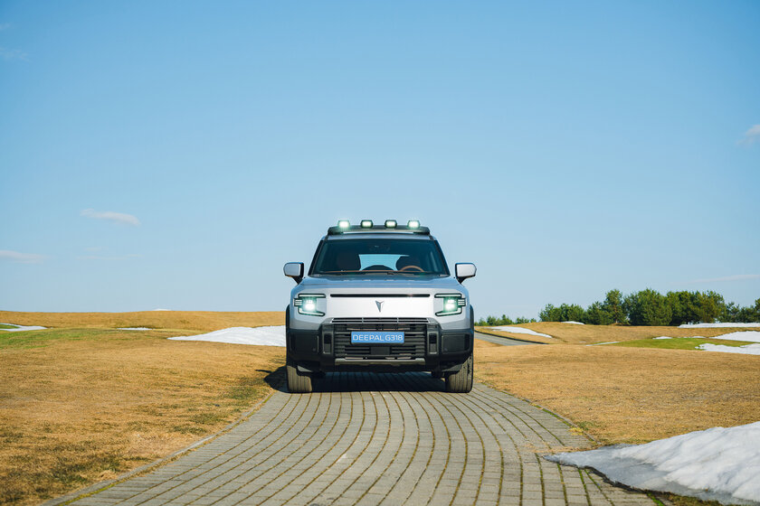 Выглядит как суровый джип, а разгоняется за 6,3 секунды: знакомимся с новым гибридом Deepal G318 — В путь. 1