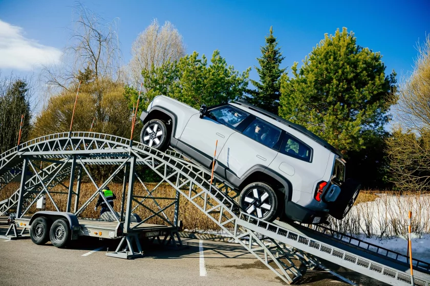 Выглядит как суровый джип, а разгоняется за 6,3 секунды: знакомимся с новым гибридом Deepal G318 — В путь. 7