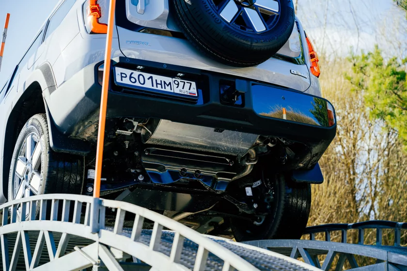 Выглядит как суровый джип, а разгоняется за 6,3 секунды: знакомимся с новым гибридом Deepal G318 — В путь. 8