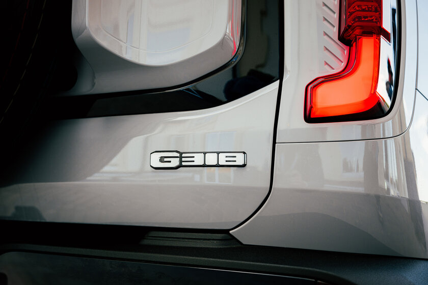 Выглядит как суровый джип, а разгоняется за 6,3 секунды: знакомимся с новым гибридом Deepal G318 — В путь. 10