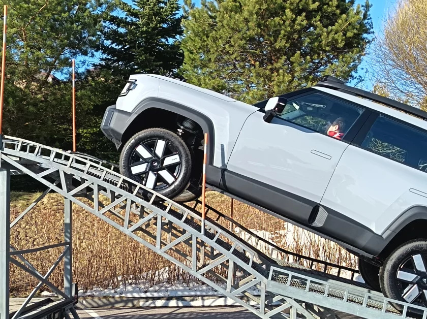 Стильный, тонкий, лёгкий и с металлической рамкой: обзор HONOR 600 Lite