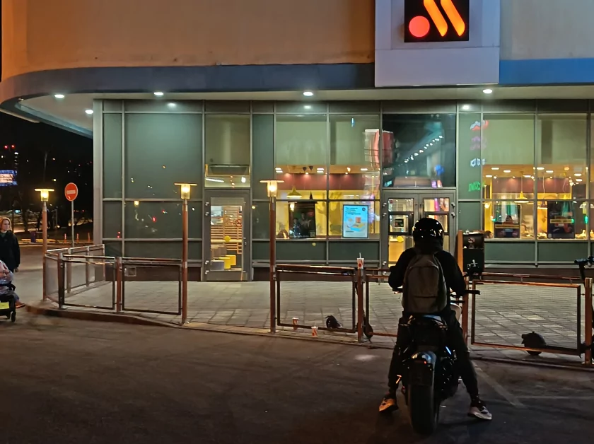 Стильный, тонкий, лёгкий и с металлической рамкой: обзор HONOR 600 Lite