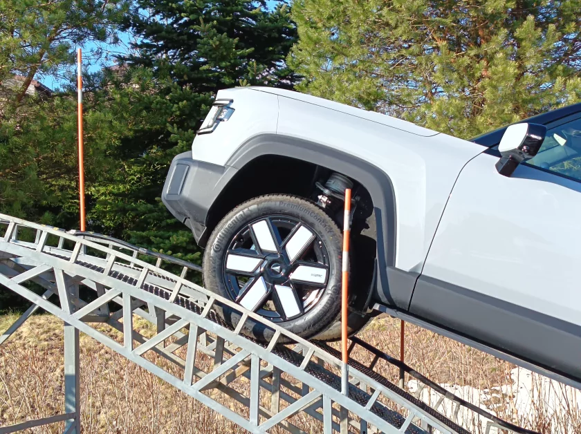 Стильный, тонкий, лёгкий и с металлической рамкой: обзор HONOR 600 Lite