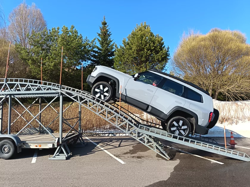 Стильный, тонкий, лёгкий и с металлической рамкой: обзор HONOR 600 Lite