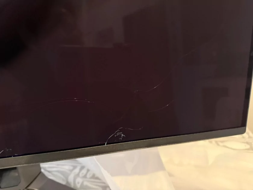 Для монитора стоимостью 1300 долларов ASUS выбрала дешёвую упаковку: это приводит к поломкам