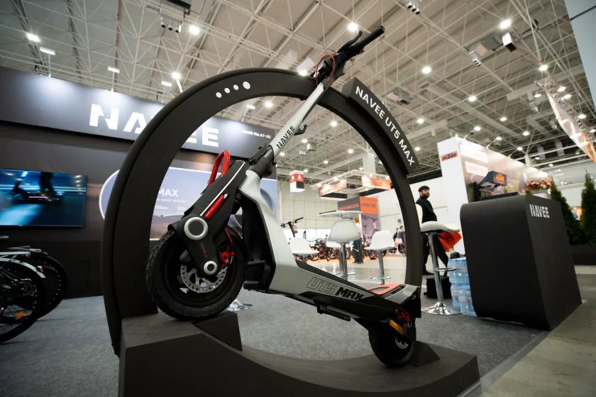 Электровелосипеды и самокаты с поддержкой Apple Find My: NAVEE показала новинки на «Велокульт 2026»
