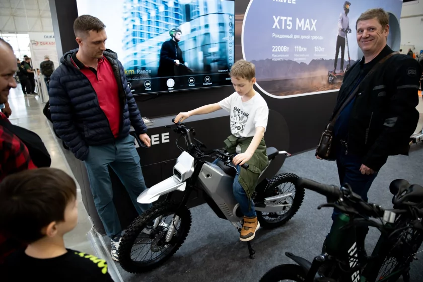 Электровелосипеды и самокаты с поддержкой Apple Find My: NAVEE показала новинки на «Велокульт 2026»