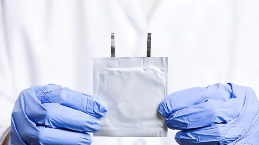 В США создали цинк-ионную батарею на водной основе: она легко выдержала 900 циклов быстрой зарядки