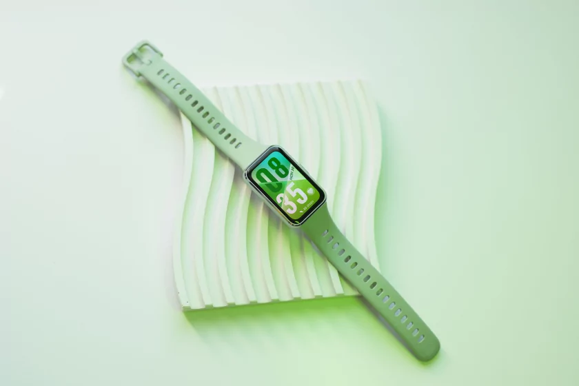 Прокачали по делу: обзор HUAWEI Band 11 с увеличенным экраном и новым аккумулятором