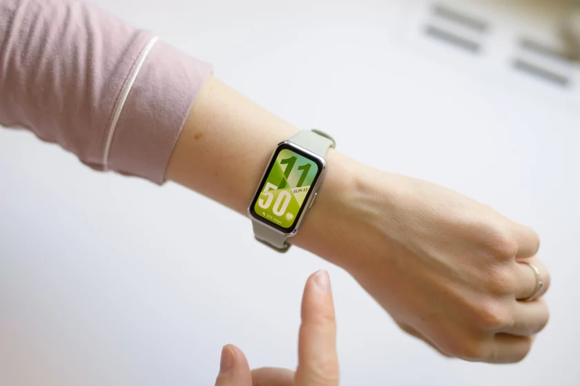 Прокачали по делу: обзор HUAWEI Band 11 с увеличенным экраном и новым аккумулятором