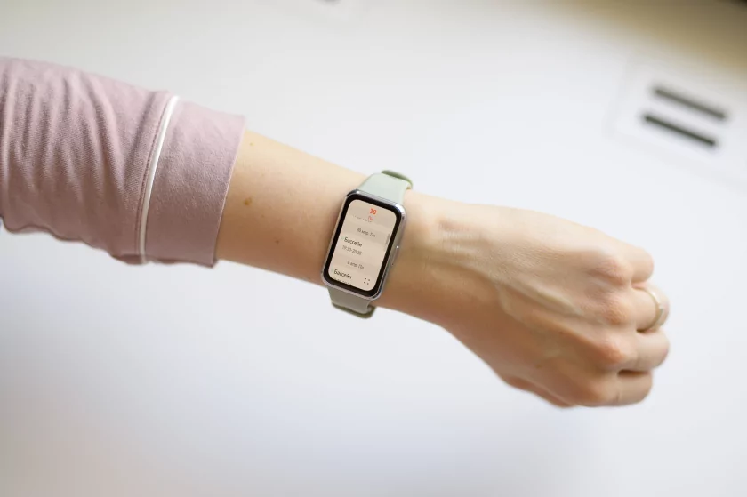 Прокачали по делу: обзор HUAWEI Band 11 с увеличенным экраном и новым аккумулятором