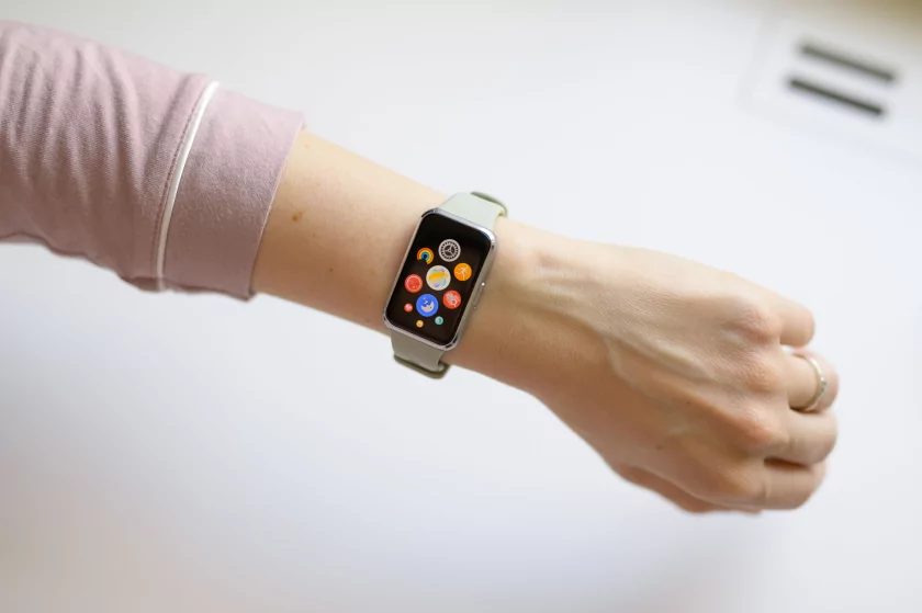 Прокачали по делу: обзор HUAWEI Band 11 с увеличенным экраном и новым аккумулятором