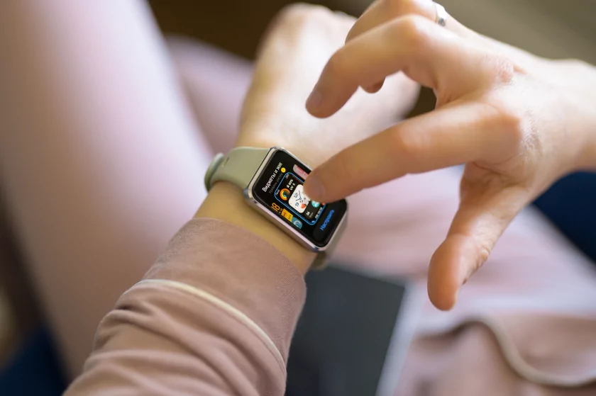 Прокачали по делу: обзор HUAWEI Band 11 с увеличенным экраном и новым аккумулятором